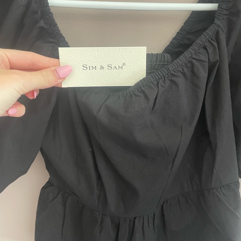 Black sim and Sam puff sleeve top